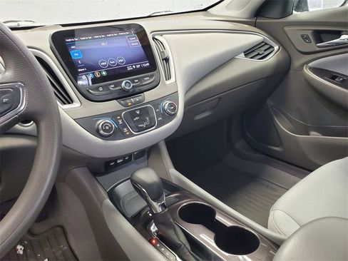 Used 2022 Chevrolet Malibu LT image 15