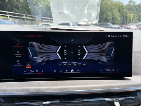 Used 2026 BMW X7 xDrive40i AWD/4WD image 13