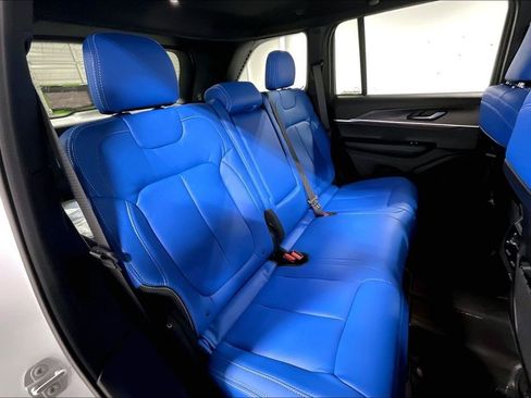 New 2025 Jeep Grand Cherokee Limited w/ Black Appearance Package image 17