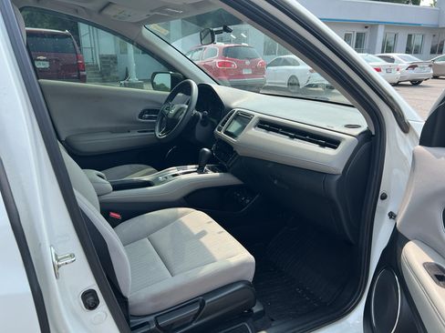 Used 2017 Honda HR-V EX image 12