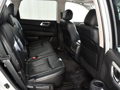 Used 2019 Nissan Pathfinder Platinum AWD/4WD image 19