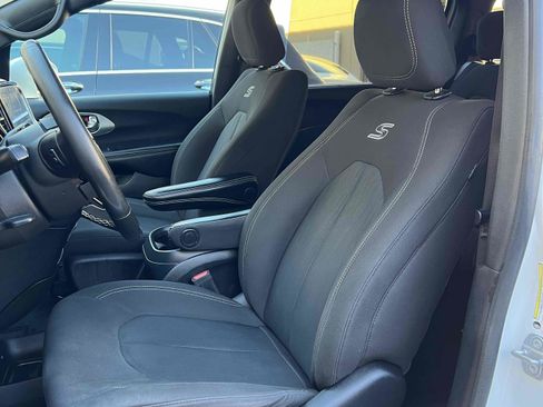 Used 2021 Chrysler Pacifica Touring w/ S Appearance Package image 29