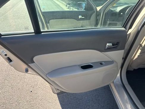 Used 2010 Ford Fusion SEL FWD image 21