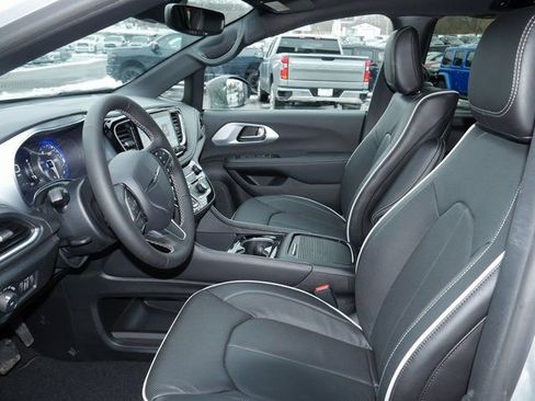 New 2026 Chrysler Pacifica Limited w/ Uconnect Theater Family Group AWD/4WD image 2