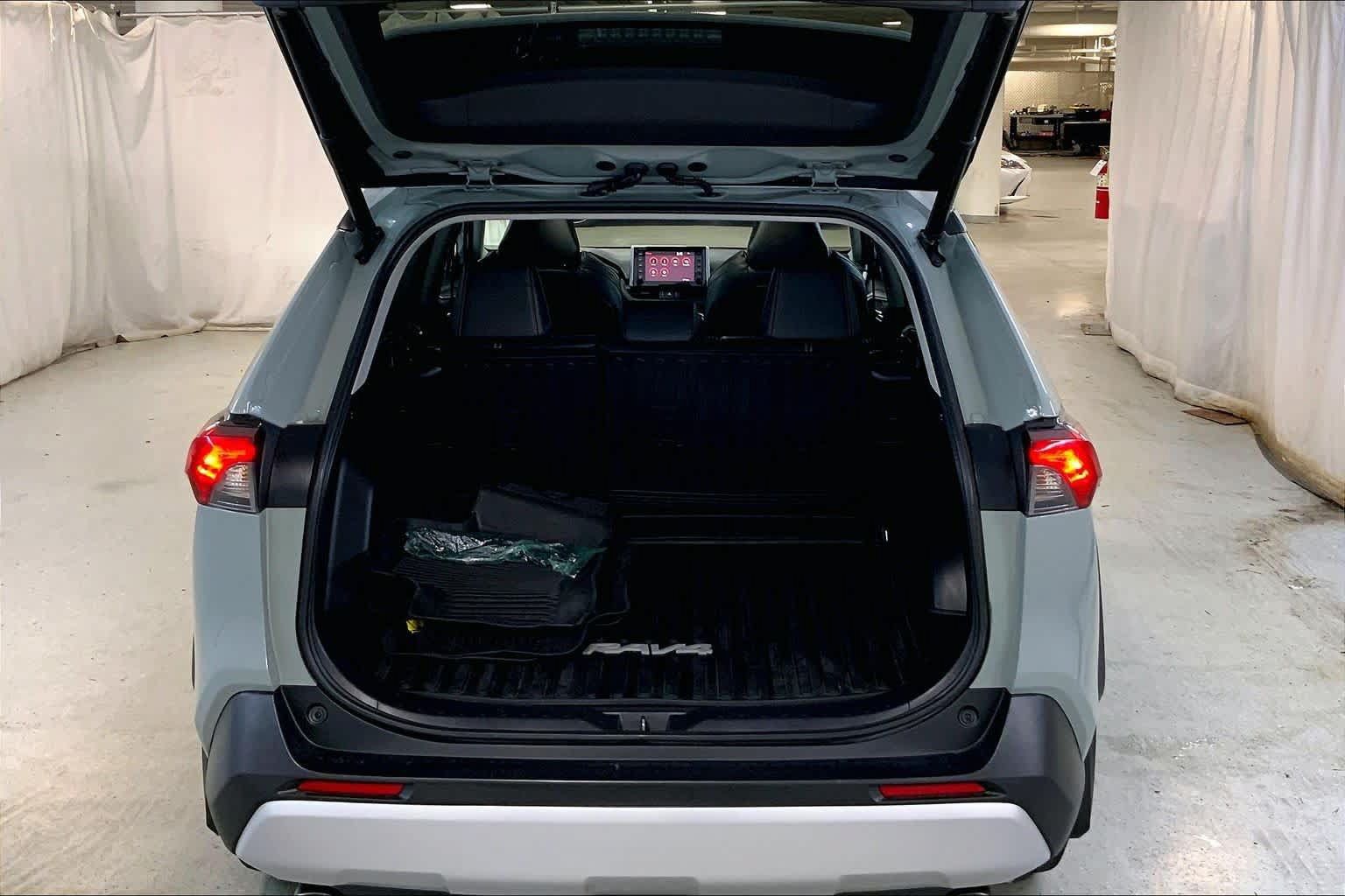 Used 2019 Toyota RAV4 Adventure w/ Cold Weather Package AWD/4WD image 33