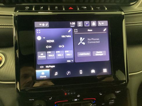 Used 2024 Jeep Grand Cherokee Altitude image 28