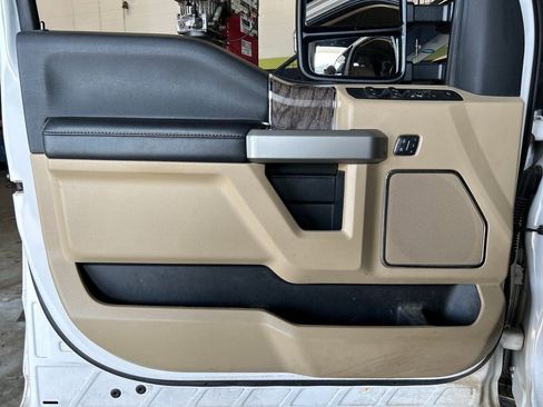 Used 2019 Ford F250 Lariat w/ Lariat Value Package image 7