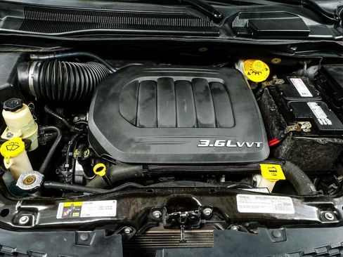 Used 2016 Dodge Grand Caravan SXT w/ UConnect Hands-Free Group FWD image 34