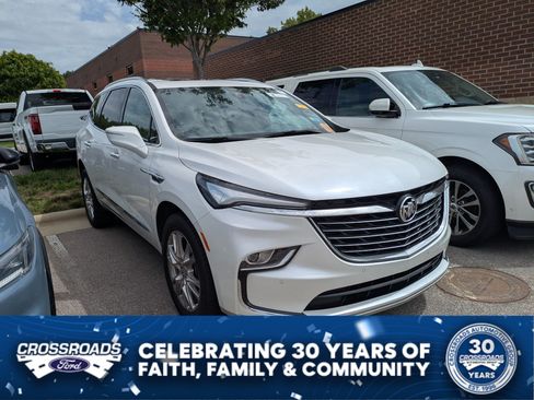 Used 2024 Buick Enclave Essence w/ Experience Buick Package AWD/4WD image 1