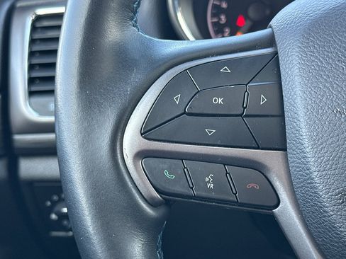 Used 2019 Jeep Grand Cherokee Laredo image 36