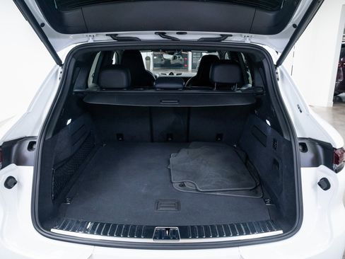 Used 2024 Porsche Cayenne Turbo image 8