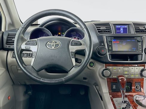 Used 2013 Toyota Highlander Limited image 17