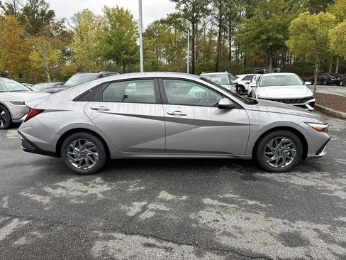 New 2026 Hyundai Elantra Blue image 8