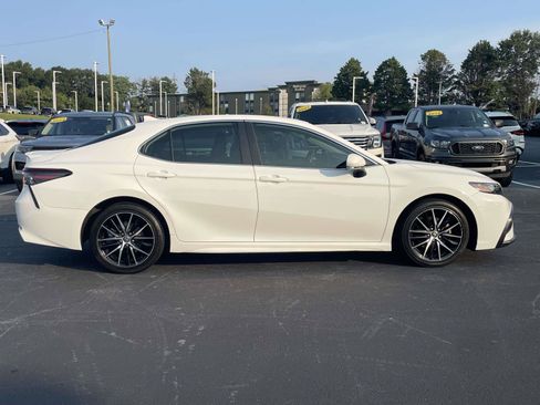 Used 2022 Toyota Camry SE FWD image 8
