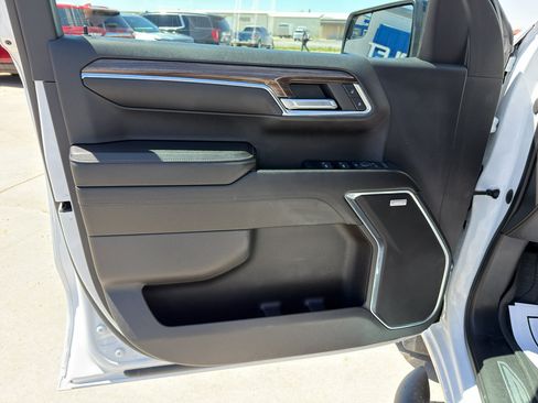 Used 2023 Chevrolet Silverado 1500 RST w/ Redline Edition AWD/4WD image 10