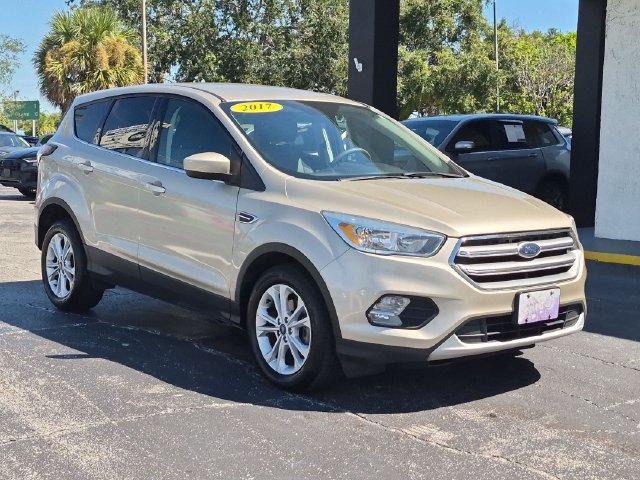 Used 2017 Ford Escape SE FWD image 3