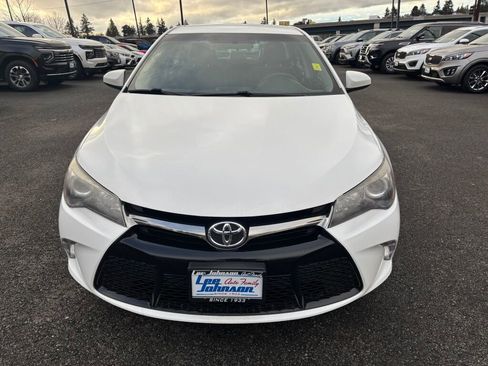 Used 2017 Toyota Camry SE image 2