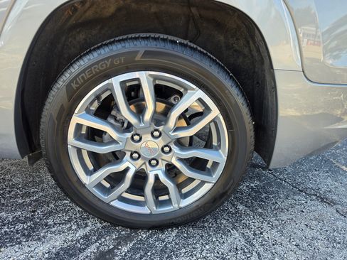 Used 2024 GMC Terrain Denali w/ Denali Premium Package AWD/4WD image 13