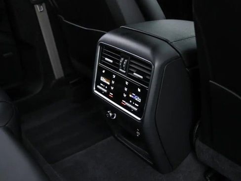 Certified 2023 Porsche Cayenne Coupe image 12