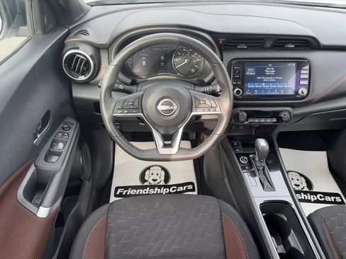 Used 2024 Nissan Kicks SR image 3