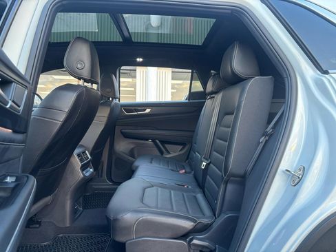 Used 2025 Volkswagen Atlas Cross Sport SEL image 8