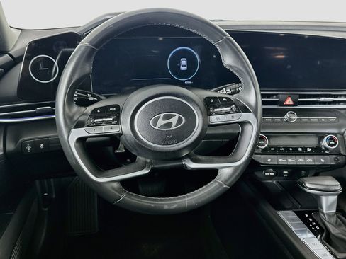 Used 2025 Hyundai Elantra Limited FWD image 18