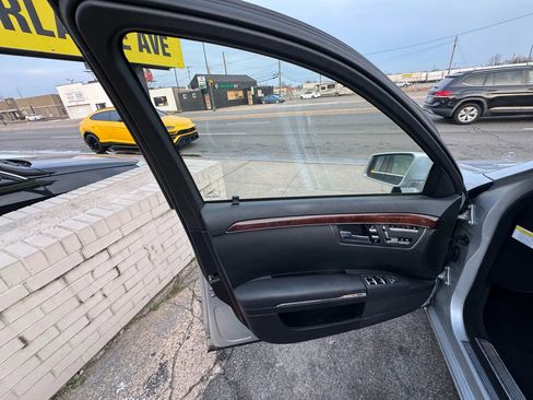 Used 2012 Mercedes-Benz S 550 S 550 4MATIC Sedan 4D image 12