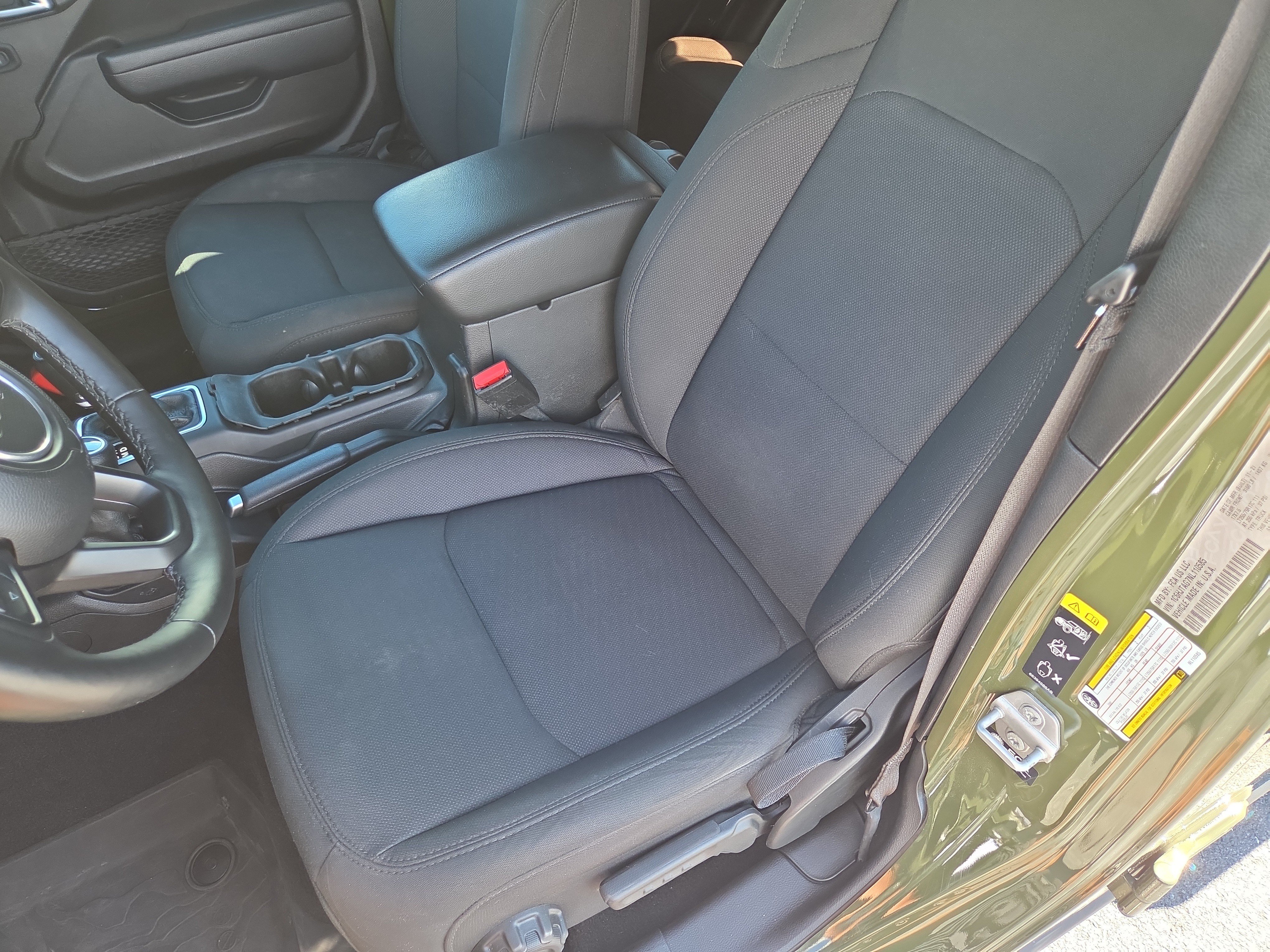 Certified 2022 Jeep Gladiator Sport AWD/4WD image 14
