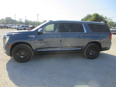 New 2026 GMC Yukon XL Denali w/ Denali Reserve Package AWD/4WD image 7