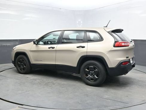 Used 2015 Jeep Cherokee Sport w/ Cold Weather Group AWD/4WD image 4