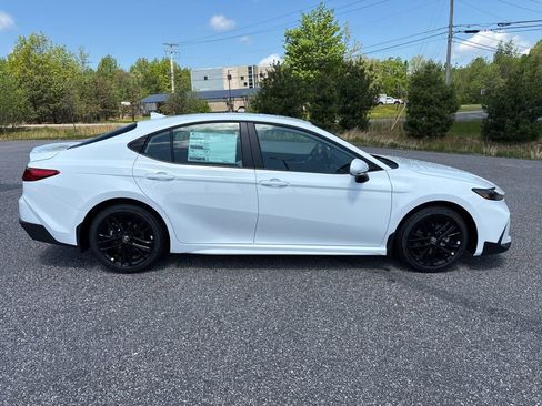Used 2026 Toyota Camry SE FWD image 8
