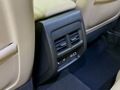 Used 2024 Cadillac XT4 Luxury w/ Cold Weather Package image 27