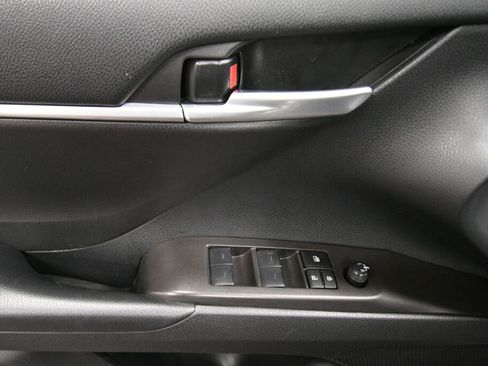 Used 2023 Toyota Camry SE FWD image 11