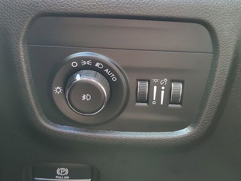 Used 2025 Jeep Grand Cherokee L Limited image 23