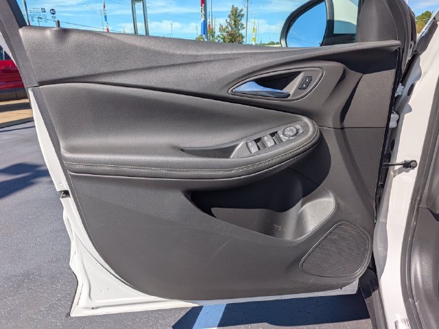 Used 2023 Buick Encore GX Preferred w/ Cold Weather Comfort Package FWD image 9