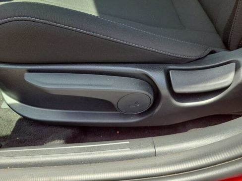 Used 2025 Hyundai Elantra SEL FWD image 19