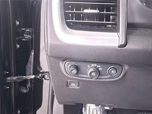 Used 2024 GMC Terrain SLT image 34