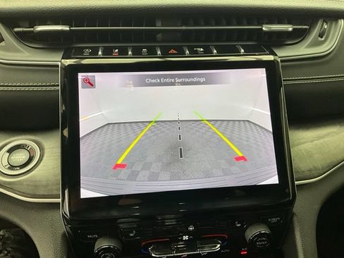 Used 2023 Jeep Grand Cherokee L Limited AWD/4WD image 5