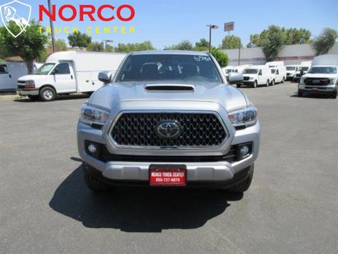 Used 2018 Toyota Tacoma TRD Sport w/ Technology Package image 3