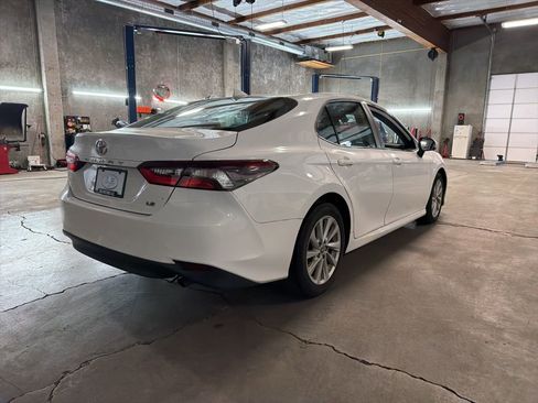 Used 2022 Toyota Camry LE FWD image 5