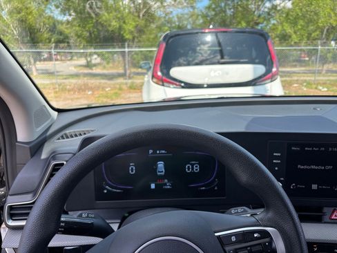 Used 2025 Kia Sportage LX FWD image 33