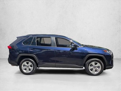 Used 2020 Toyota RAV4 XLE image 4