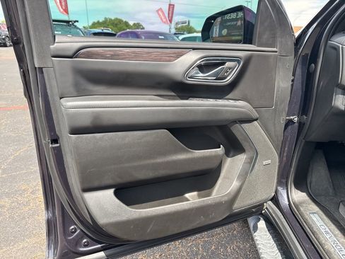 Used 2023 Chevrolet Tahoe Z71 w/ Luxury Package AWD/4WD image 12