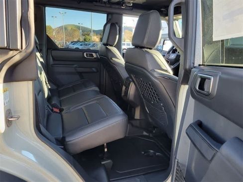 New 2025 Ford Bronco Badlands w/ Sasquatch Package image 14