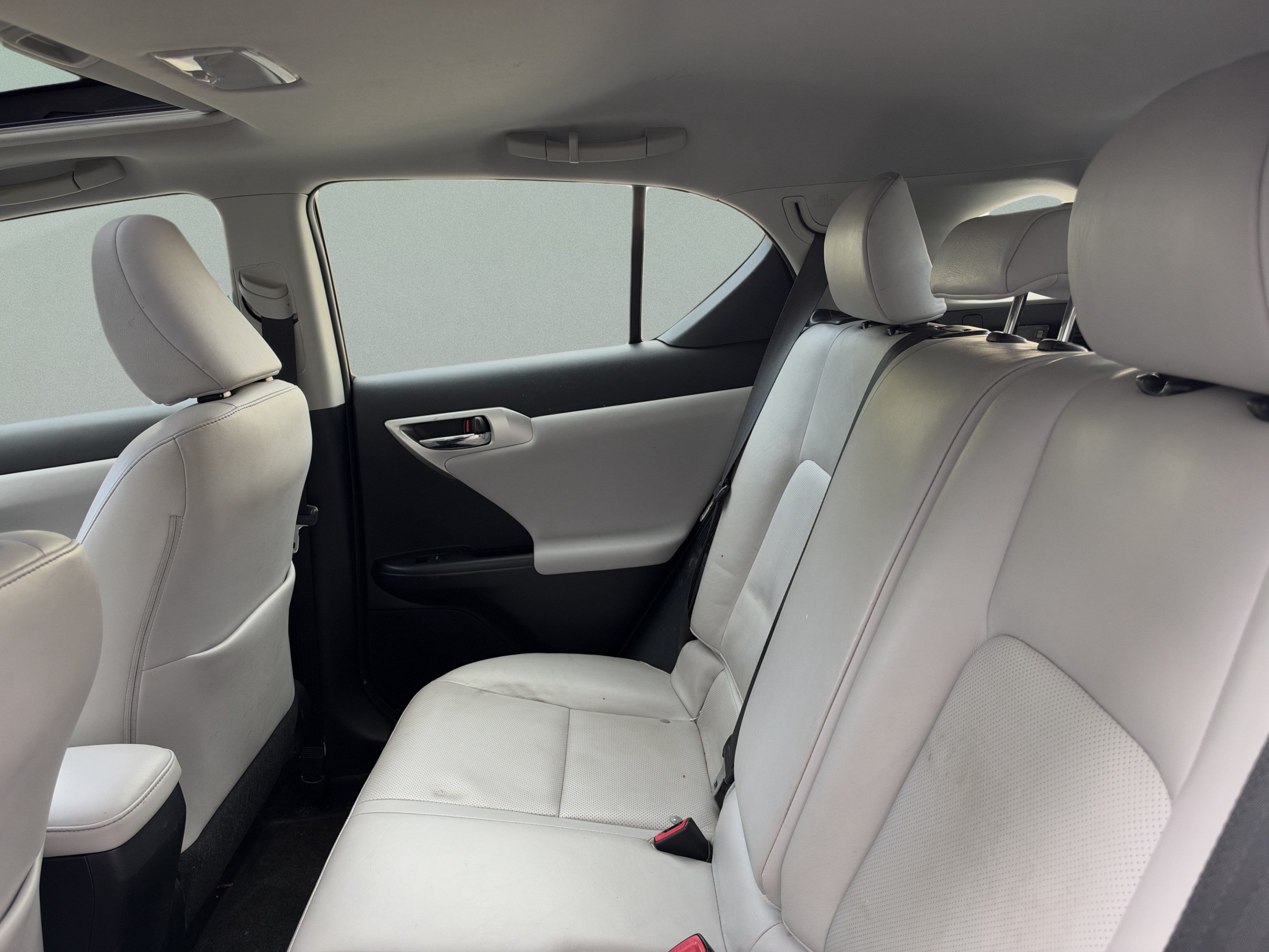 Used 2012 Lexus CT 200h Premium w/ Leather Pkg FWD image 27