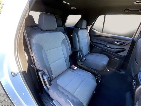 Used 2023 Chevrolet Traverse LT w/ Midnight/Sport Edition image 17