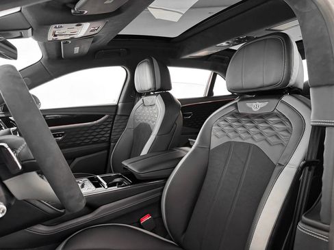 Used 2025 Bentley Flying Spur Plug-In Hybrid AWD/4WD image 18