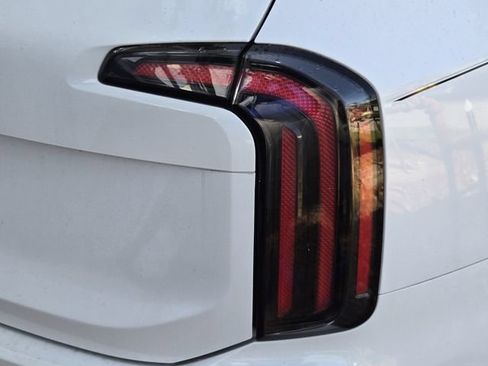 Used 2025 Kia Telluride SX FWD image 7