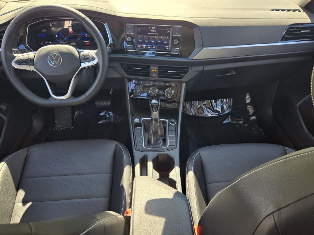 Certified 2023 Volkswagen Jetta SE w/ Panoramic Sunroof Package FWD image 13