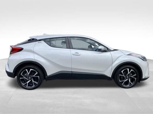 Used 2022 Toyota C-HR XLE image 7